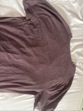 Vuori Short Sleeve Tee in Plum Heather
